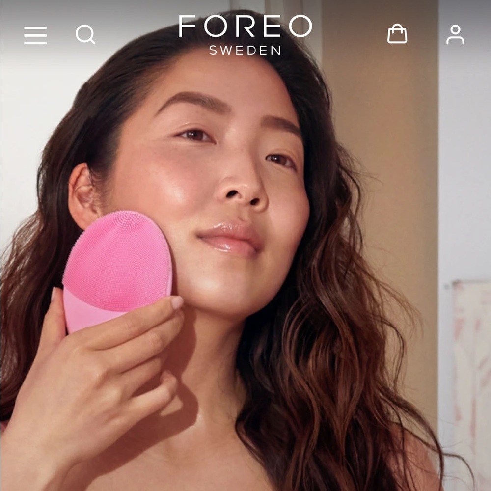 NEW IN BOX | Foreo Luna 3 | Smart Facial Cleansing & Firming Massage | Pink